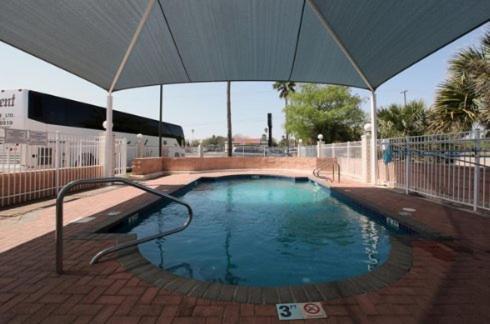 Edinburg Executive Inn Exterior photo