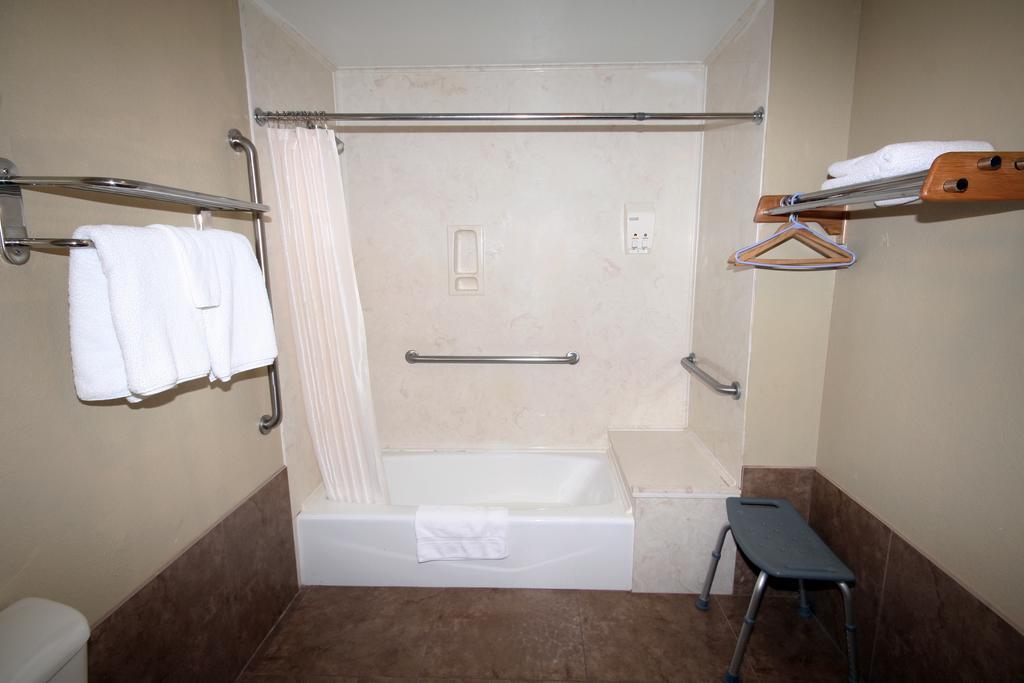 Edinburg Executive Inn Exterior photo